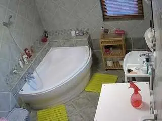 Camsoda Adult Webcam of voyeurcam-julmodels-bath-1st-2