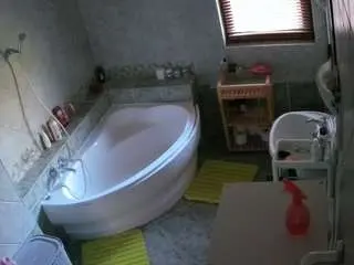 Camsoda Live Sex Cam of voyeurcam-julmodels-bath-1st-2