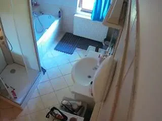 Camsoda Best Webcam of voyeurcam-julmodels-bath-2nd-2