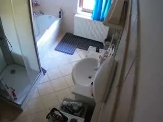 Camsoda Free Live Porn of voyeurcam-julmodels-bath-2nd-2