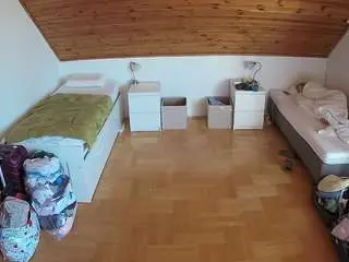 Camsoda Nude Webcam of voyeurcam-julmodels-greybed-3