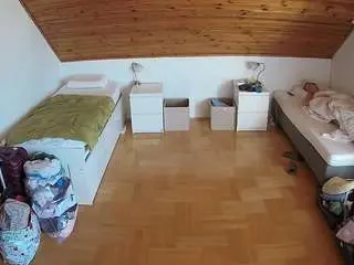 Camsoda Best Webcam of voyeurcam-julmodels-greybed-3