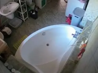 Camsoda Private Sex Chat of voyeurcam-julmodels-bath-1st-1