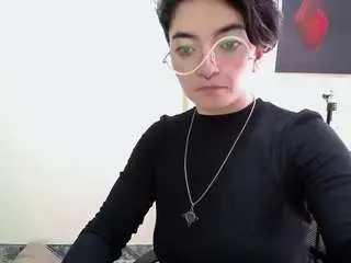 Camsoda Free Porn Cam of cameliasaenz