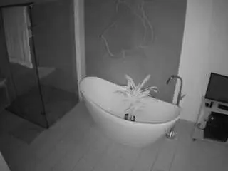 Camsoda Nude Webcam of voyeurcam-casa-salsa-bathroom-5