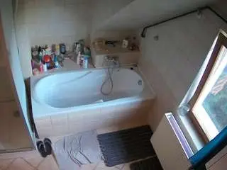 Camsoda Free Porn Cam of voyeurcam-julmodels-bath-2nd-1