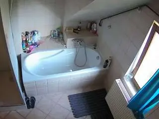 Camsoda Free Live Porn of voyeurcam-julmodels-bath-2nd-1