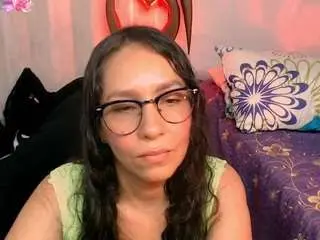 Camsoda Sex Cam of naih-reyes