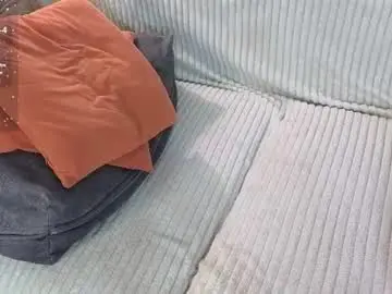 Chaturbate Live Sex Cam of alyshaplescia