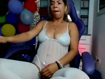 Chaturbate Live Sex Cam of hot_sexy_bunny