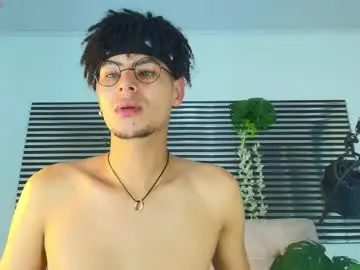 Chaturbate Watch Live Sex Cams of thiiagosaeenz
