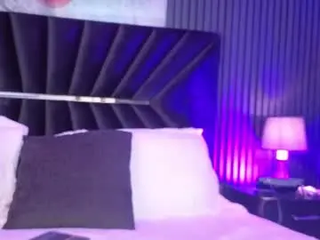 Chaturbate Live Sex Cam of miiaamonroee