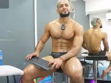 Chaturbate Live Sex Cam of emilio_brandon