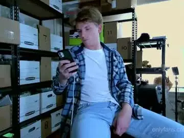 Chaturbate Free Porn Cam of deeyungguy