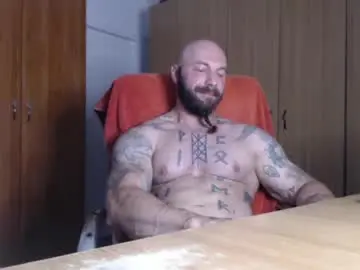 Chaturbate Live Sex Cam of strongivan