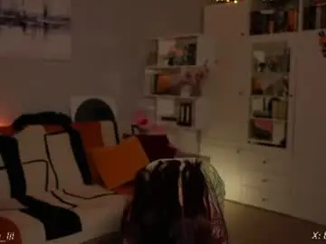 Chaturbate Live Sex Cam of _blackbee_