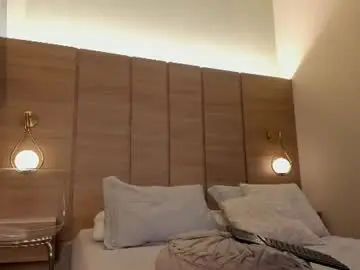 Chaturbate Best live sex cam show of emilia_1040