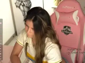 Chaturbate Live Sex Cam of tatiana__cortes18