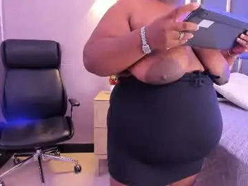 Chaturbate Live Sex Cam of treisyvixen