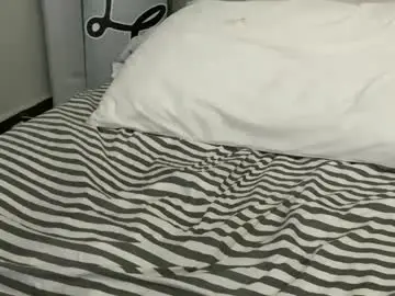 Chaturbate Live Sex Cam of pantslesstraveler_plt