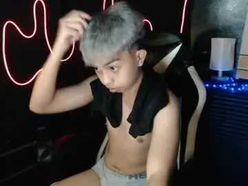 Chaturbate Live Sex Cam of itsyourcummerboy_xx