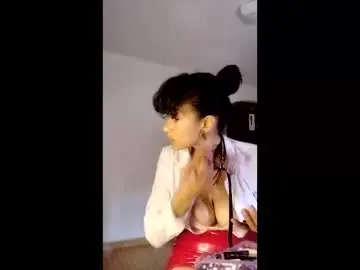 Chaturbate Nude Webcam of amelie__martinez