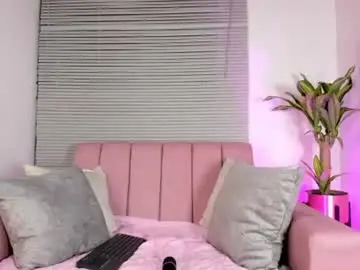 Chaturbate Live Porn of emily_burton18