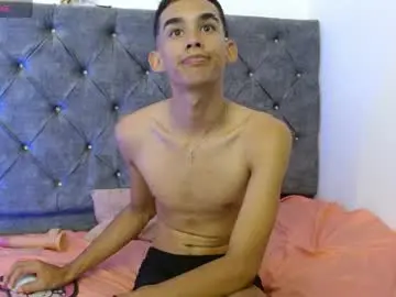 Chaturbate Live Sex Cam of paulosex12