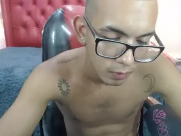 Chaturbate Live Sex Cam of maximiliano_hotdevil