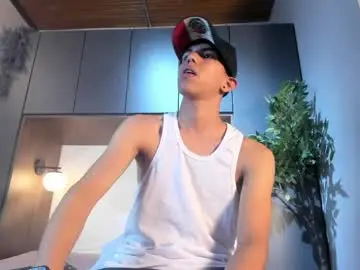 Chaturbate Live Sex Cam of lucca_moreti