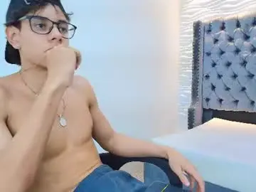 Chaturbate Live Sex Cam of lenny_knox2