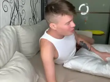 Chaturbate Live Sex of holy_eggs_00
