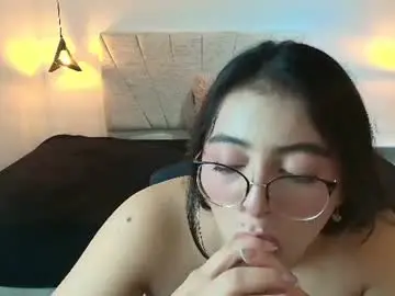 Chaturbate Live Sex Cam of miawils_