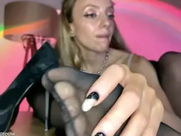 Chaturbate Live Sex Cam of _emily__sweety_