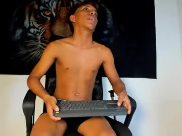 Chaturbate Sex Cam of tyler_navas