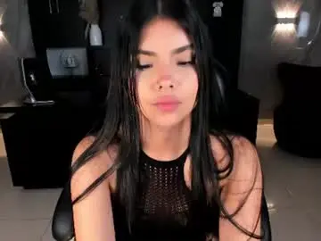 Chaturbate Live Sex Cam of mialaurence_