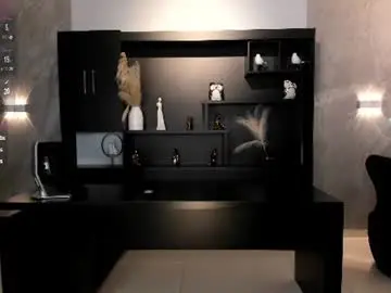 Chaturbate Best live sex cam show of mialaurence_