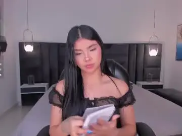 Chaturbate Watch Live Sex Cams of mialaurence_
