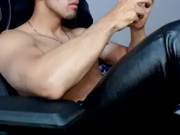 Chaturbate Watch Live Sex Cams of tommy_bred