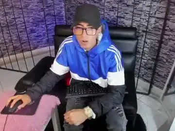 Chaturbate Best live sex cam show of torn_boy