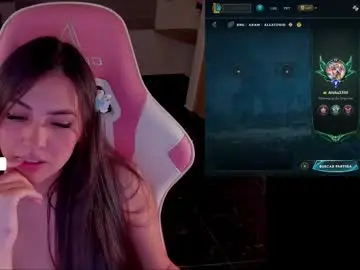 Chaturbate Live Sex Cam of madeleine_shinobi