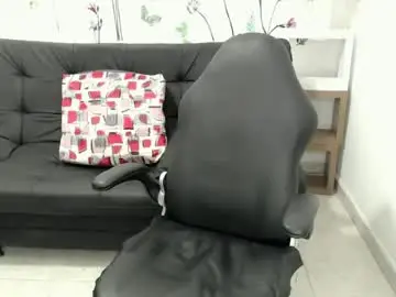 Chaturbate Best live sex cam show of selene_mom