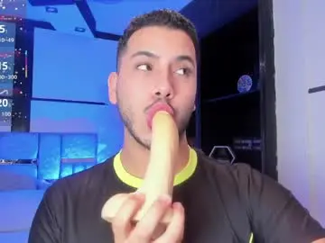 Chaturbate Live Sex Cam of axel_grey_