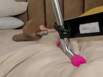 Chaturbate Sex Cam of bella13_