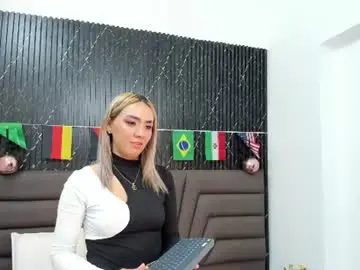 Chaturbate Live Sex Cam of ashley_miller26
