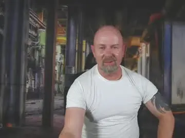 Chaturbate Live Sex Cam of chattomanlyguy