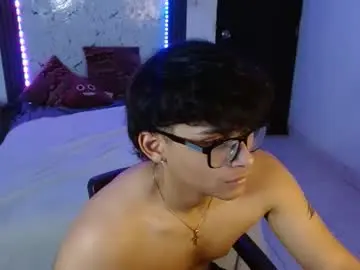 Chaturbate Live Sex Cam of mr_yisuz