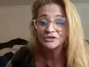 Chaturbate Live Sex Cam of goldendoll1704
