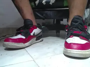 Chaturbate Live Sex Cam of srfindomfeet_
