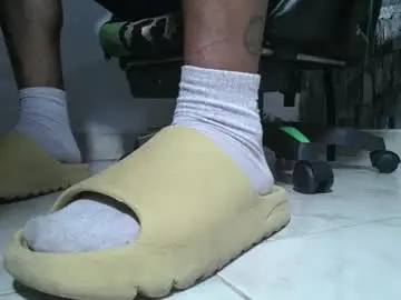 Chaturbate Live Sex Cam of srfindomfeet_